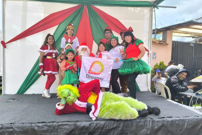 Dreamy Tours team and participants at the 2024 Christmas campaign in Saylla