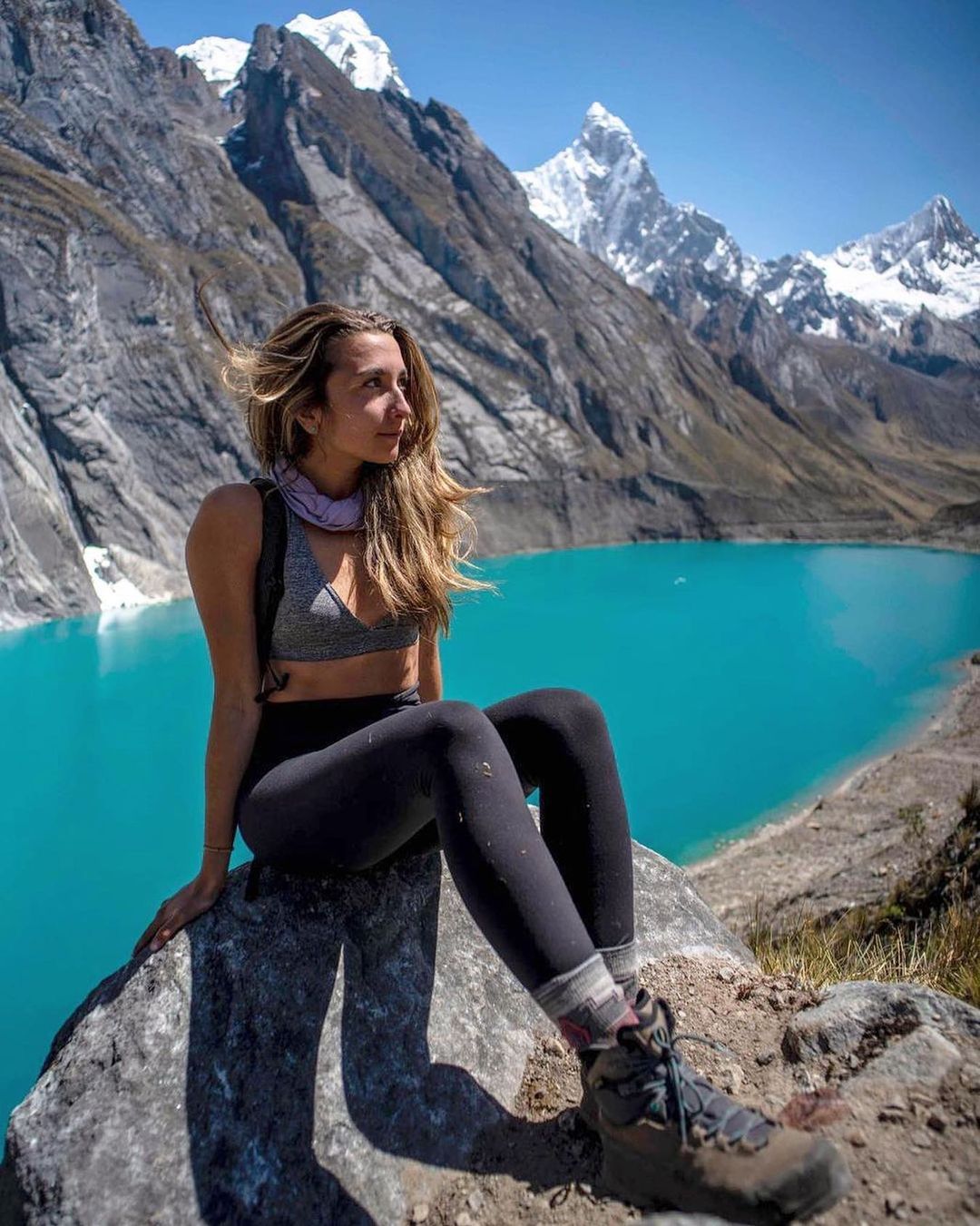 O Lago Humantay Turquesa em Cusco, Peru