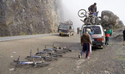 Ciclismo en la Carretera de la Muerte ‘yungas’ La Paz, Bolivia.