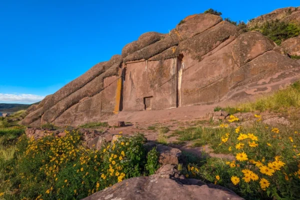 Aramu Muru: The Mysterious Portal of the Gods in Puno Aramu Muru: The Mysterious Portal of the Gods in Puno