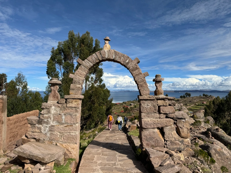 Explora Isla Taquile: Tours Culturales en el Lago Titicaca