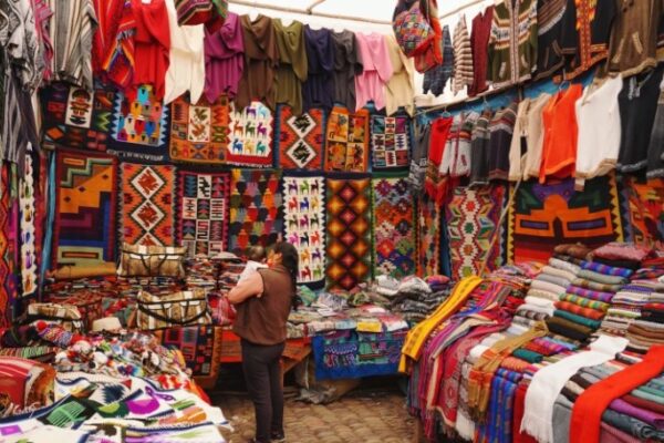 Peruvian textiles, an ancient art